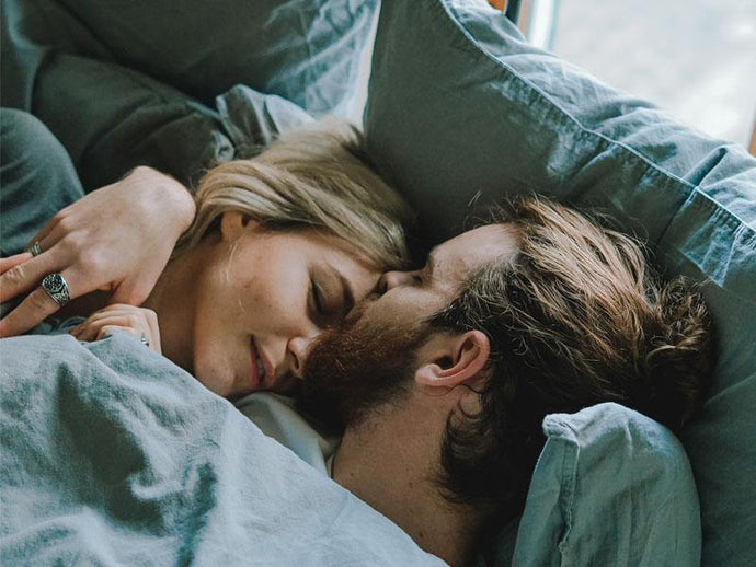 Do women sleep differently than men?